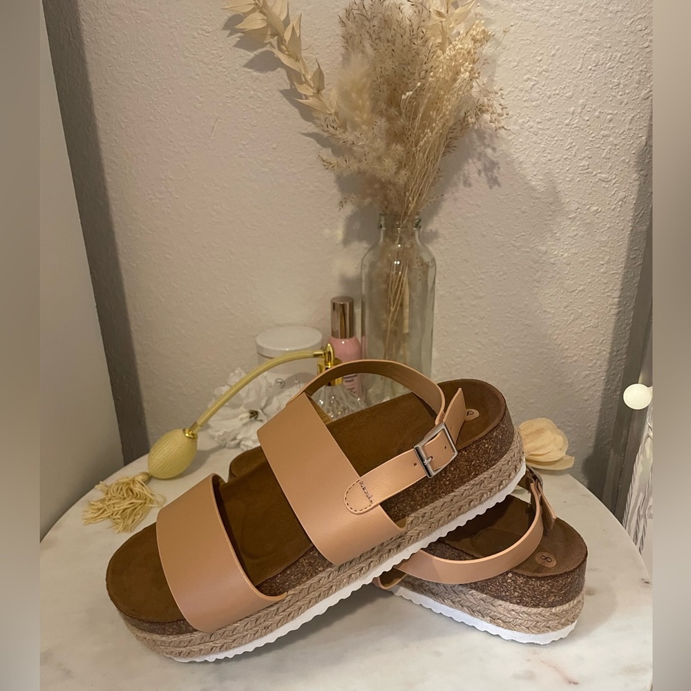 NWOT Nude Espadrille Platform Sandals